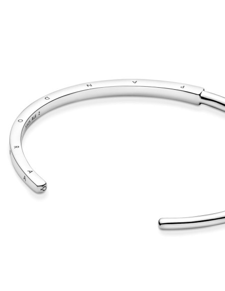 Brazalete abierto de plata de ley con logo Pandora Talla 3