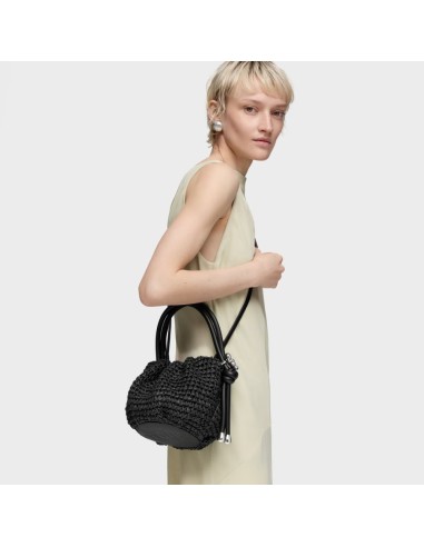 Bombonera negra de rafia TOUS Daisy – Frescura natural con estilo urbano