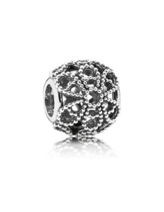 Charm Pandora de plata de ley calado con forma de flor.