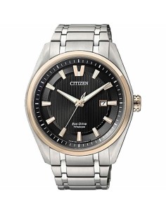 Reloj Eco Drive con reserva de carga de 8 meses. Brazalete titanio 'súper tit