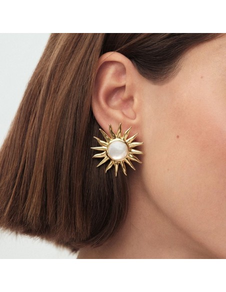 Pendientes largos TIARE AGATHA PARÍS baño de oro y nácar – Diseño solar elegante