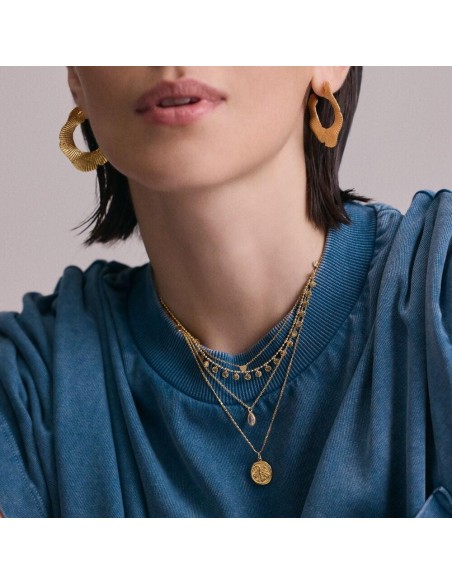 Collar Corto ARIEL Cristal y Dorado – Acabado en Oro con Pampillas de Medalla Redonda