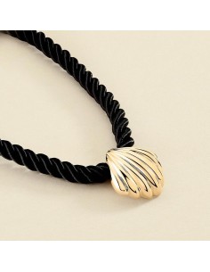 Collar Corto Agatha París N-13 Negro/Oro con Colgante de Concha en Cordón de Seda