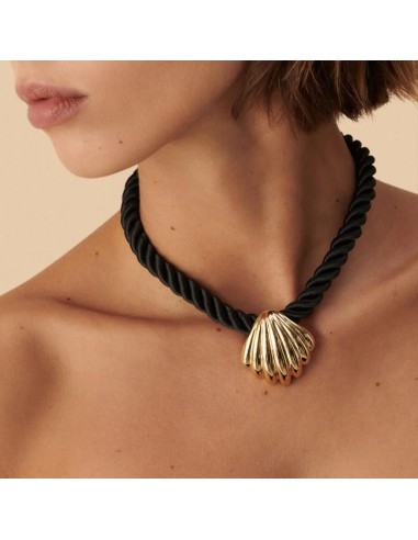 Collar Corto Agatha París N-13 Negro/Oro con Colgante de Concha en Cordón de Seda