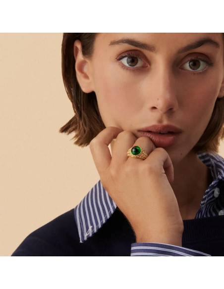 Anillo Ancho Agatha París N-13 Verde/Dorado con Cabujón Esmeralda