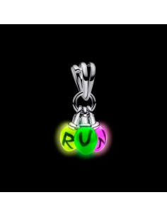 Charm Colgante en plata de ley Corre que brilla en la oscuridad de Stranger Things | Pandora Oficial