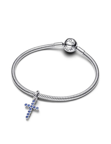 Charm colgante cruz de plata con cristales azules – símbolo de fe y esperanza