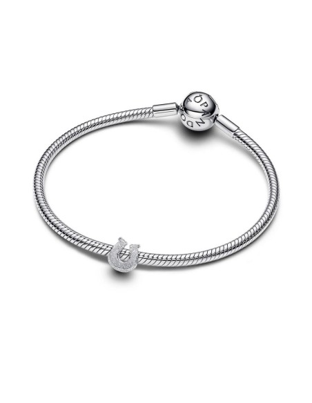 Mini charm herradura texturizada en plata de ley – símbolo de buena suerte