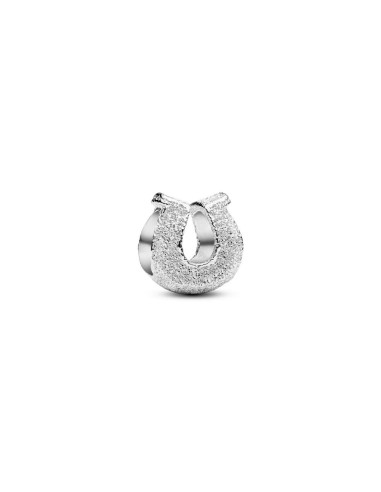 Mini charm herradura texturizada en plata de ley – símbolo de buena suerte