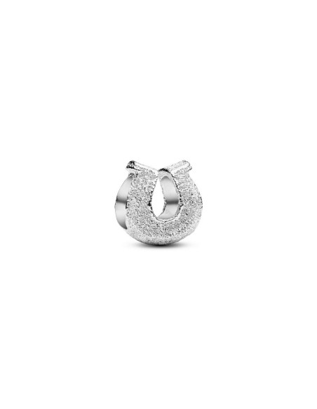 Mini charm herradura texturizada en plata de ley – símbolo de buena suerte