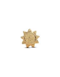 Mini charm Sol texturado en baño de oro 14 k – símbolo de luz y positividad 2