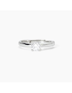 Anillo solitario de plata con circonita transparente