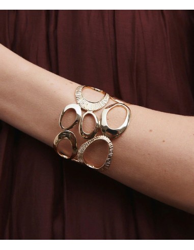 Pulsera Vidal & Vidal dorada diseño calado geométrico en metal con baño de oro 18k