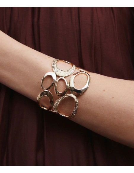 Pulsera Vidal & Vidal dorada diseño calado geométrico en metal con baño de oro 18k