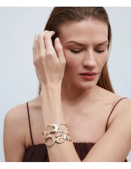 Pulsera Vidal & Vidal dorada diseño calado geométrico en metal con baño de oro 18k