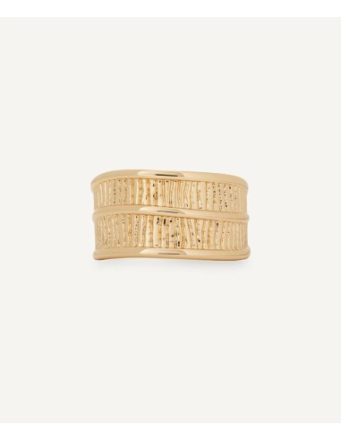 Anillo Vidal & Vidal dorado ancho con textura en metal con baño de oro 18k